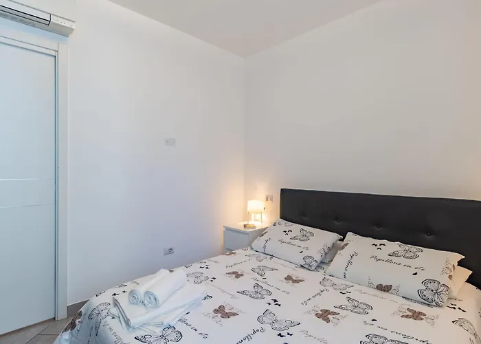 Lejlighed Bina By Interhome