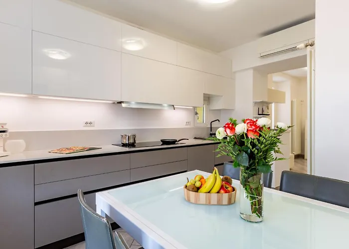 Bina By Interhome Lejlighed