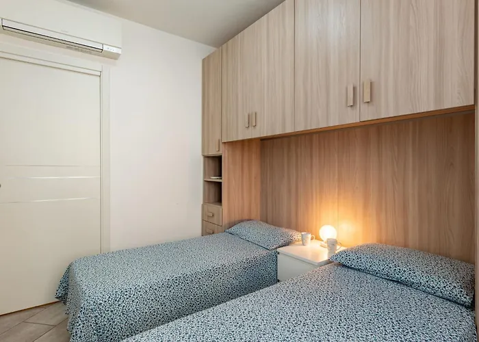 Bina By Interhome Lejlighed